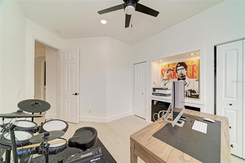 For Sale: $875,000 (5 beds, 3 baths, 2643 Square Feet)