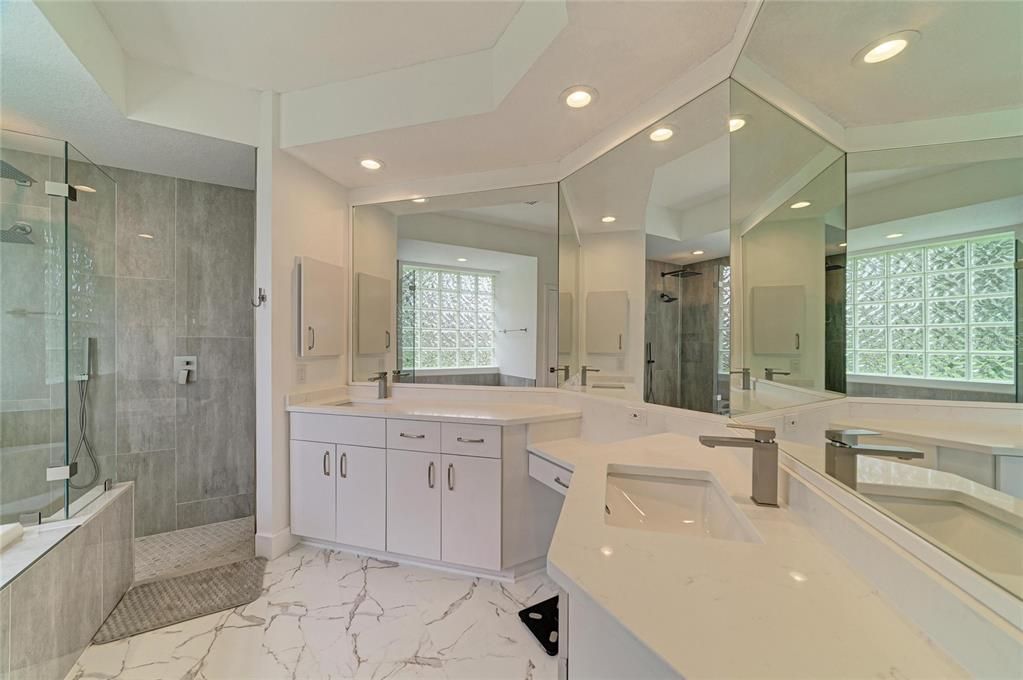 For Sale: $875,000 (5 beds, 3 baths, 2643 Square Feet)