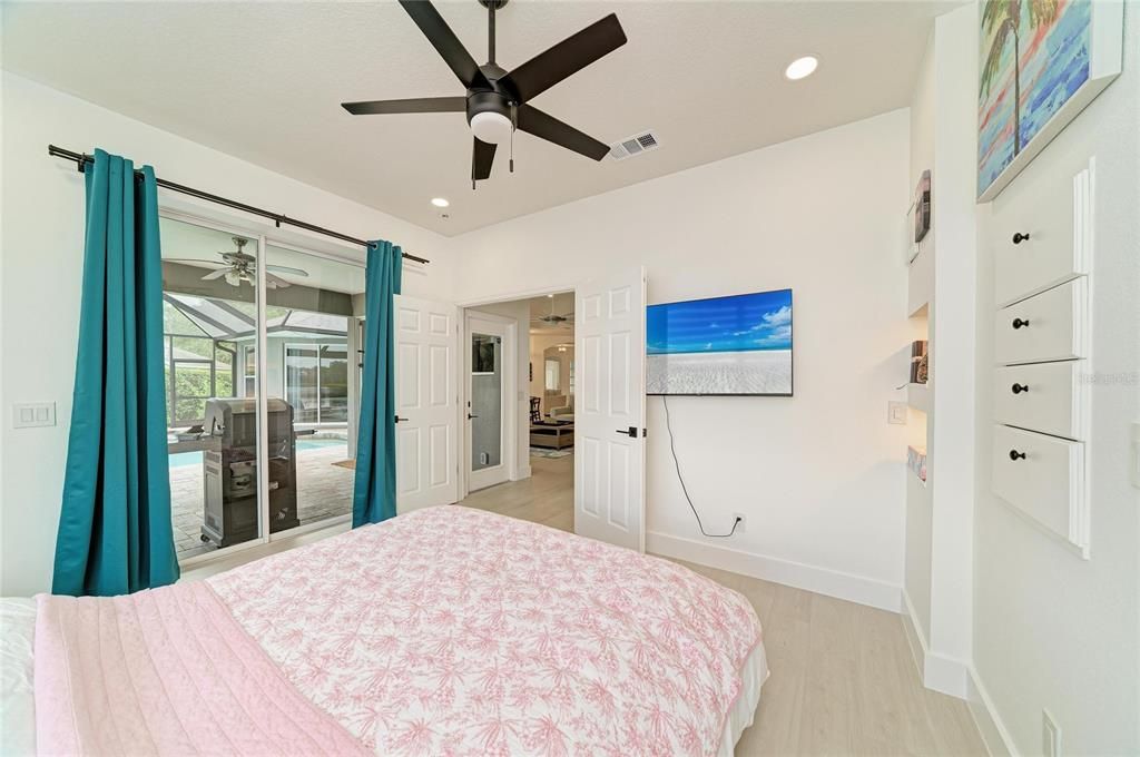 For Sale: $875,000 (5 beds, 3 baths, 2643 Square Feet)
