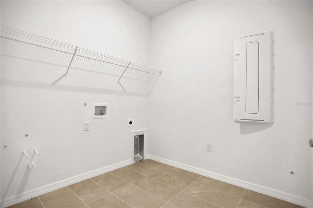En Venta: $624,990 (3 camas, 3 baños, 2723 Pies cuadrados)