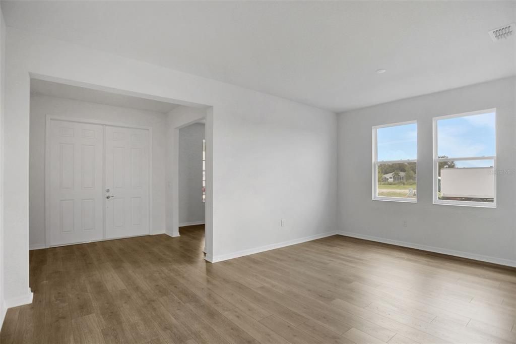En Venta: $624,990 (3 camas, 3 baños, 2723 Pies cuadrados)