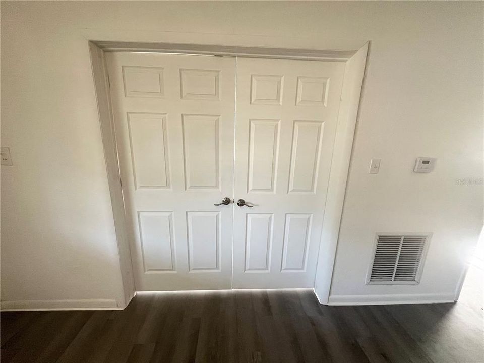 На продажу: $279,995 (4 спален, 0 ванн, 1080 Квадратных фут)