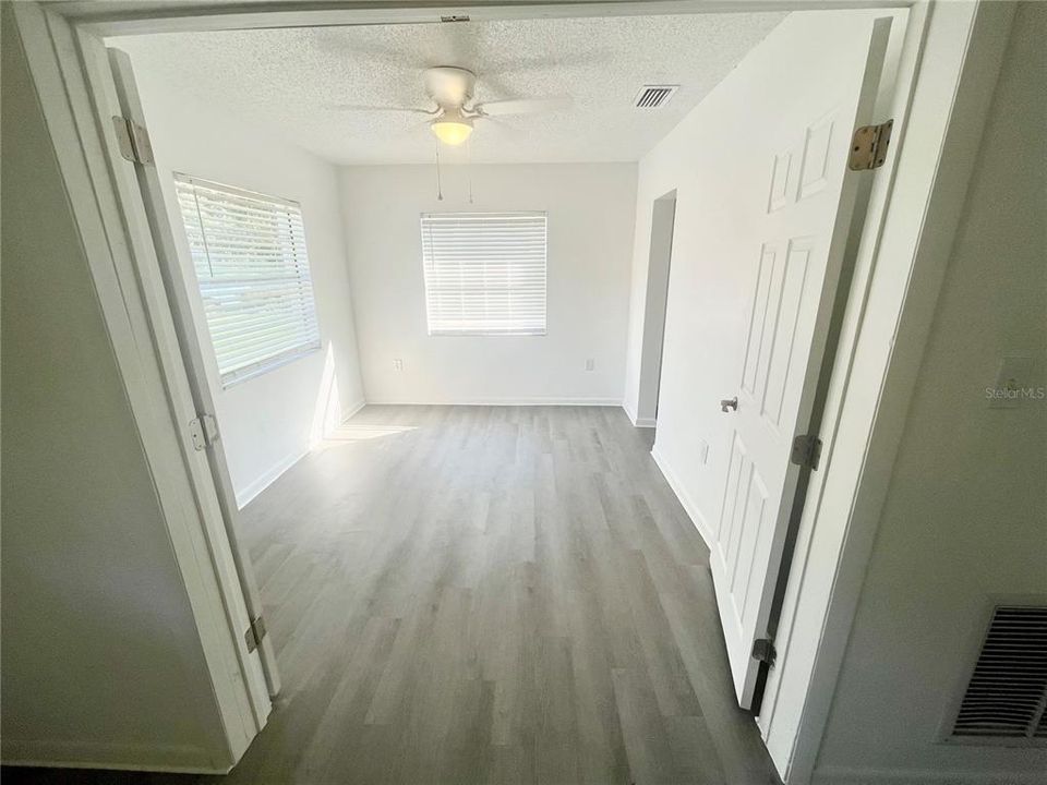 На продажу: $279,995 (4 спален, 0 ванн, 1080 Квадратных фут)