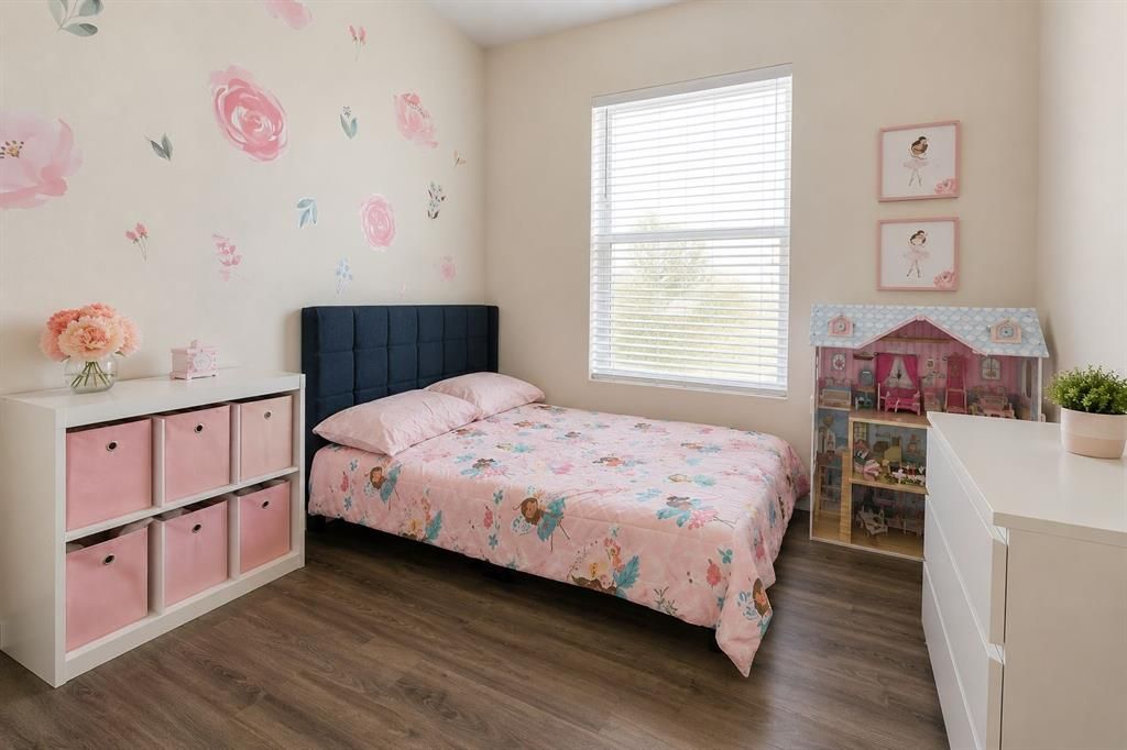 For Sale: $215,000 (3 beds, 2 baths, 1412 Square Feet)