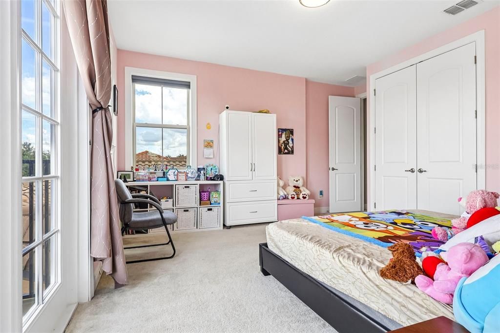 For Sale: $1,350,000 (6 beds, 4 baths, 4451 Square Feet)
