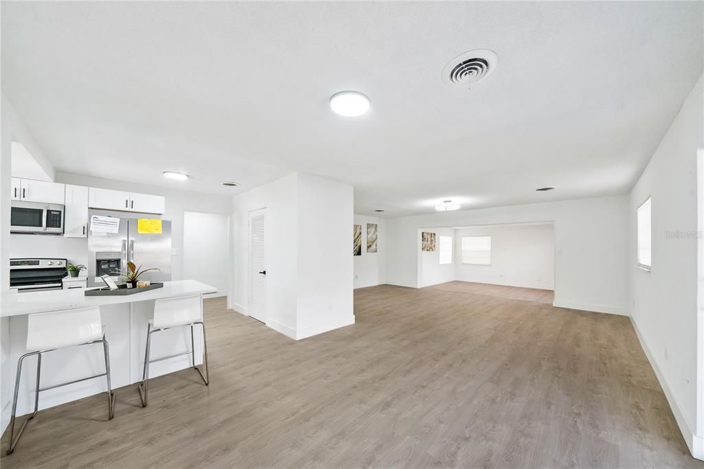 For Sale: $254,900 (3 beds, 2 baths, 1572 Square Feet)