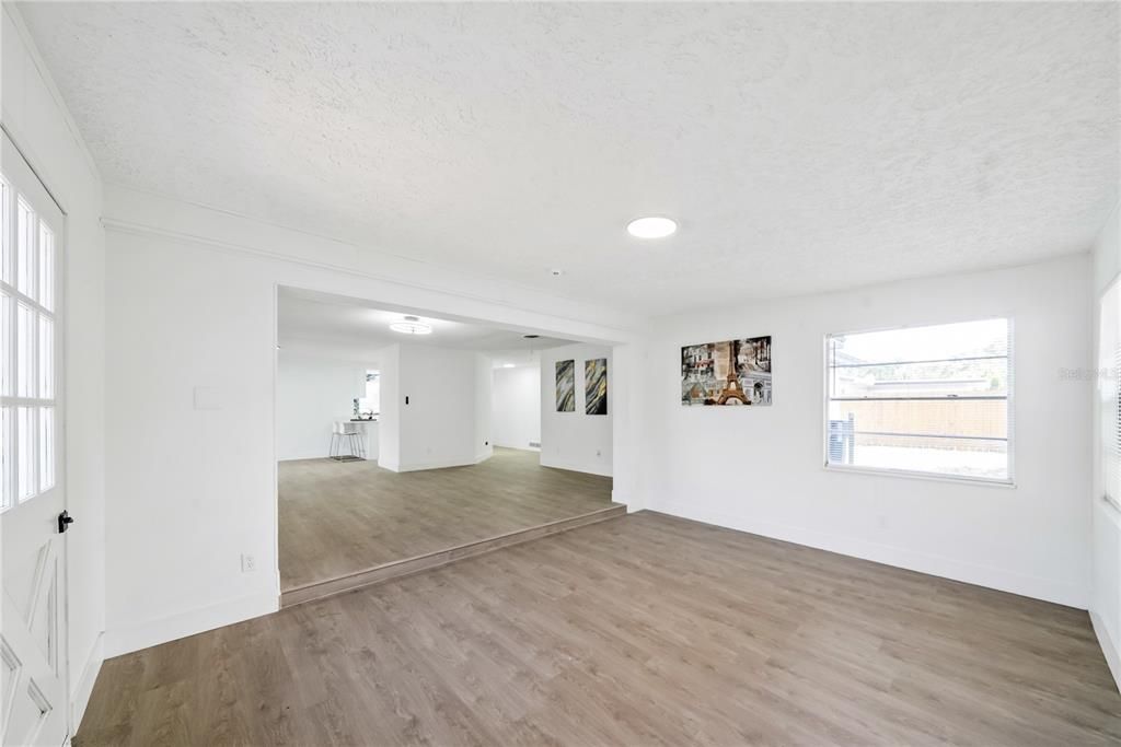 For Sale: $254,900 (3 beds, 2 baths, 1572 Square Feet)
