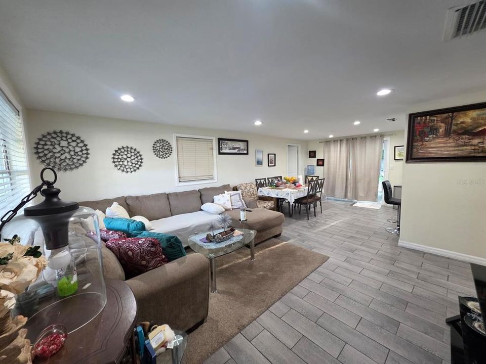 En Venta: $319,900 (4 camas, 1 baños, 1088 Pies cuadrados)