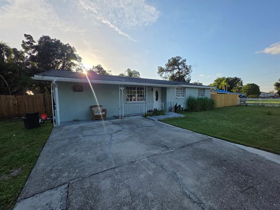 En Venta: $319,900 (4 camas, 1 baños, 1088 Pies cuadrados)