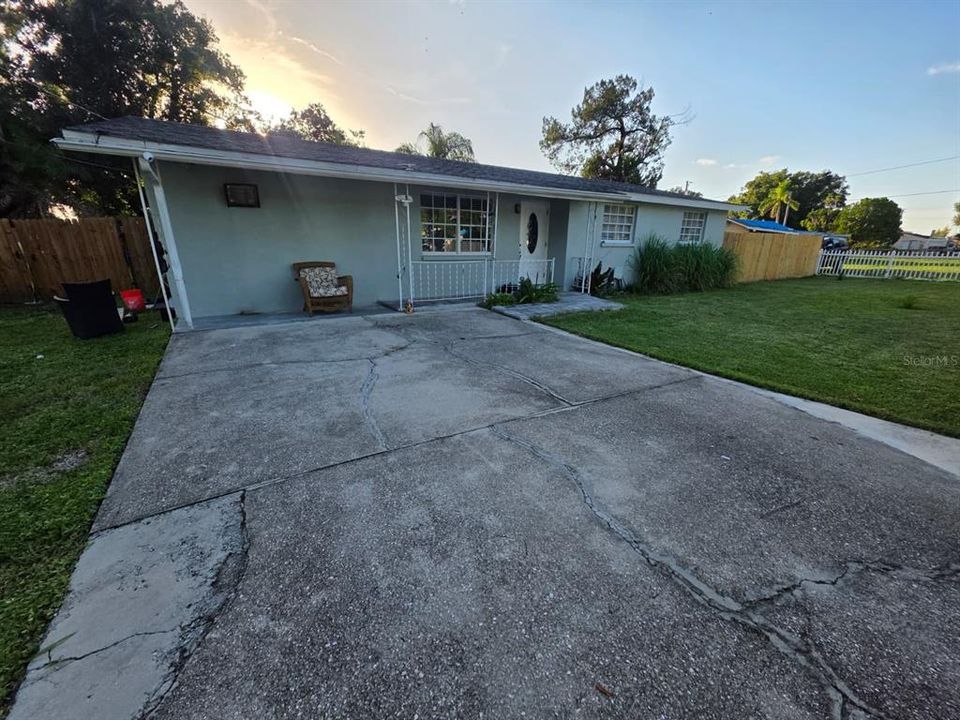 En Venta: $319,900 (4 camas, 1 baños, 1088 Pies cuadrados)