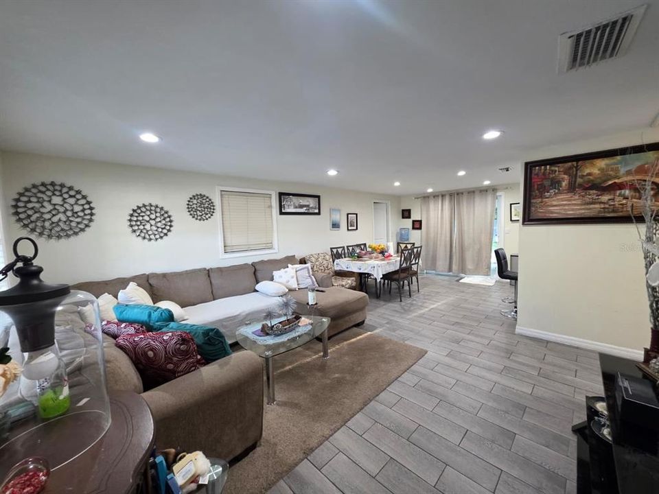 En Venta: $319,900 (4 camas, 1 baños, 1088 Pies cuadrados)