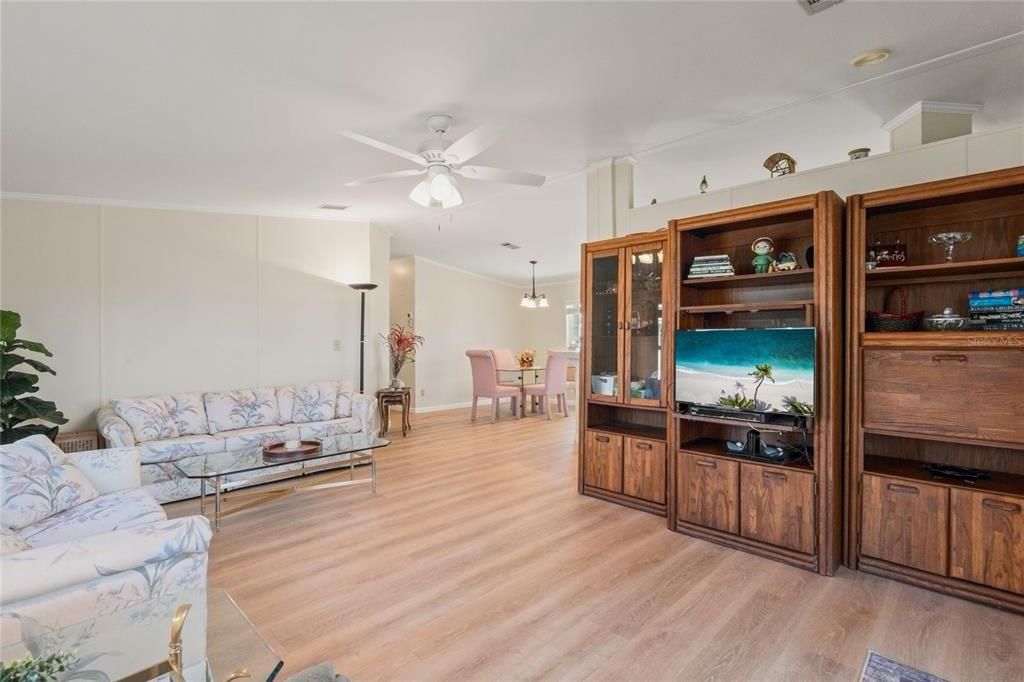 На продажу: $159,000 (2 спален, 2 ванн, 1143 Квадратных фут)