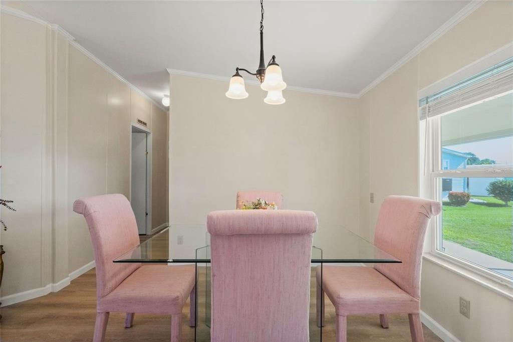 На продажу: $159,000 (2 спален, 2 ванн, 1143 Квадратных фут)