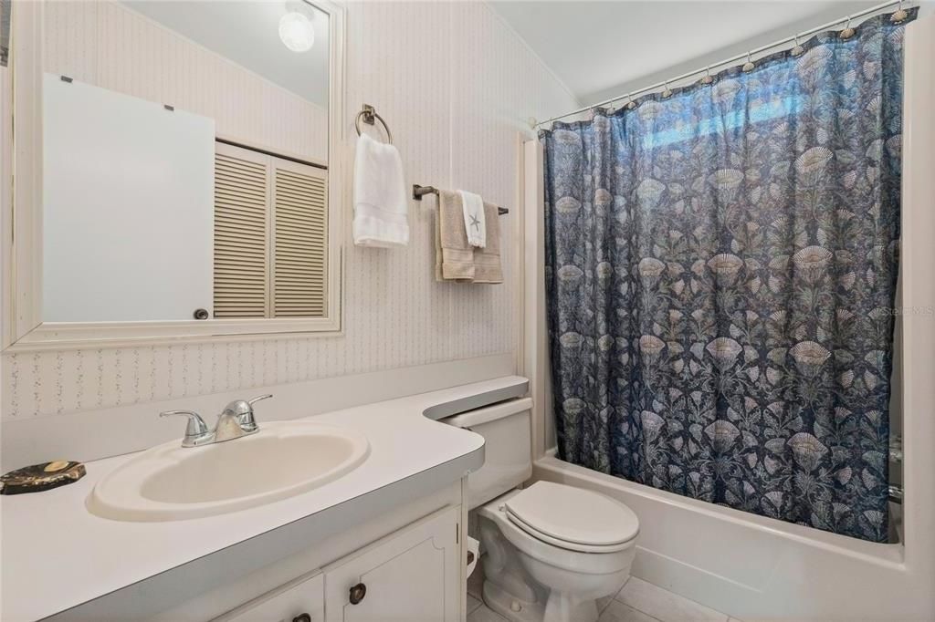 На продажу: $159,000 (2 спален, 2 ванн, 1143 Квадратных фут)