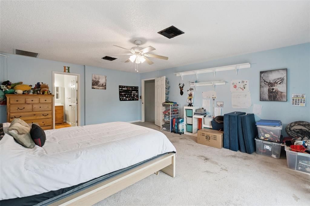 For Sale: $449,500 (3 beds, 2 baths, 1840 Square Feet)