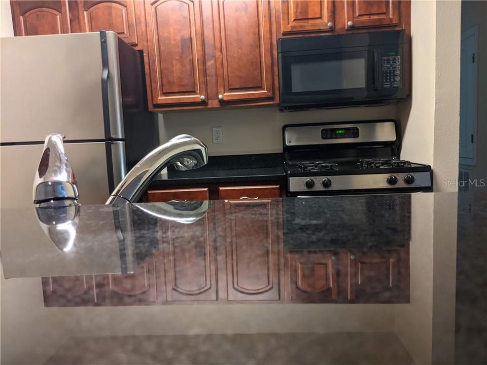 For Rent: $1,400 (1 beds, 1 baths, 830 Square Feet)