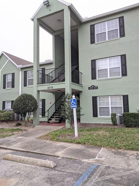 For Rent: $1,400 (1 beds, 1 baths, 830 Square Feet)