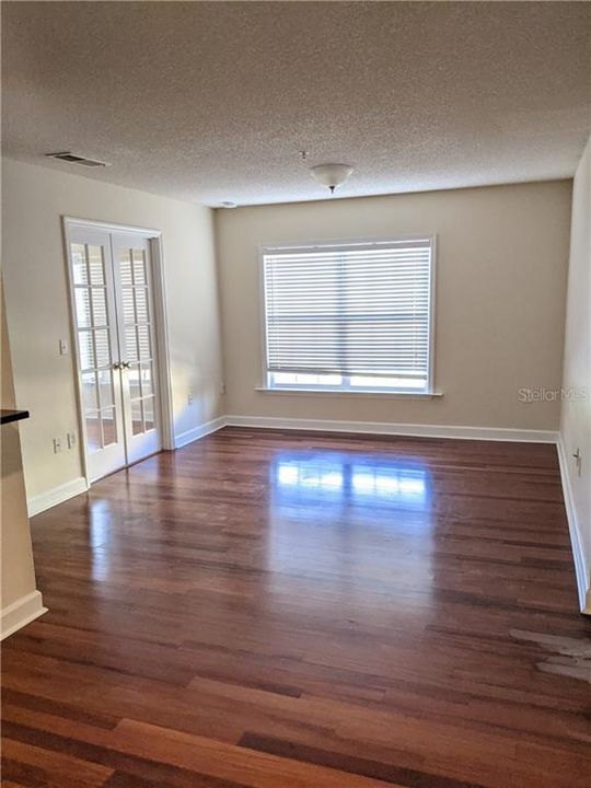 For Rent: $1,400 (1 beds, 1 baths, 830 Square Feet)