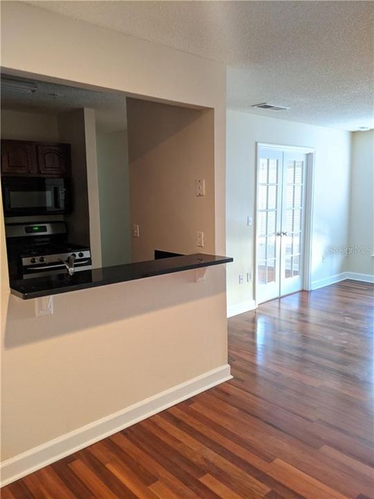 For Rent: $1,400 (1 beds, 1 baths, 830 Square Feet)