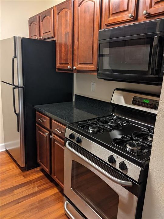 For Rent: $1,400 (1 beds, 1 baths, 830 Square Feet)