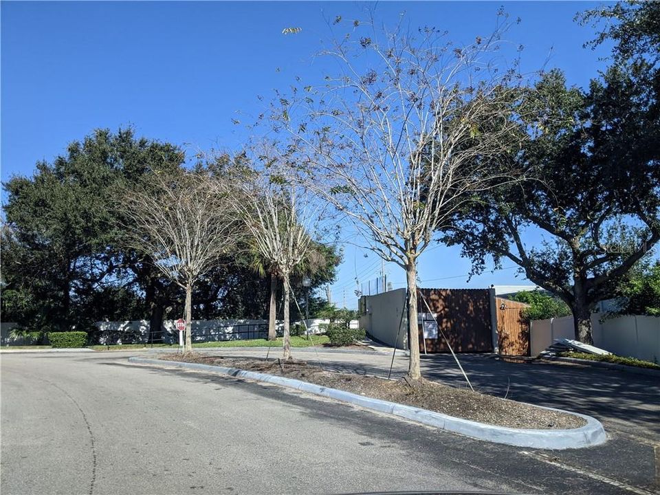 For Rent: $1,400 (1 beds, 1 baths, 830 Square Feet)