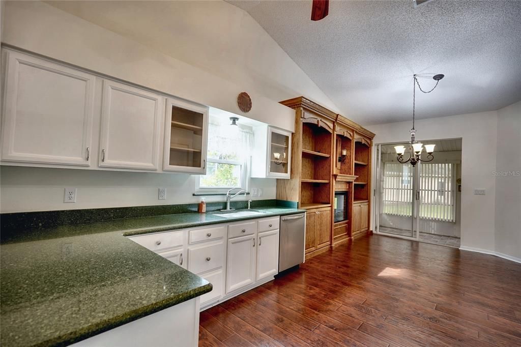 For Sale: $294,900 (3 beds, 2 baths, 1652 Square Feet)