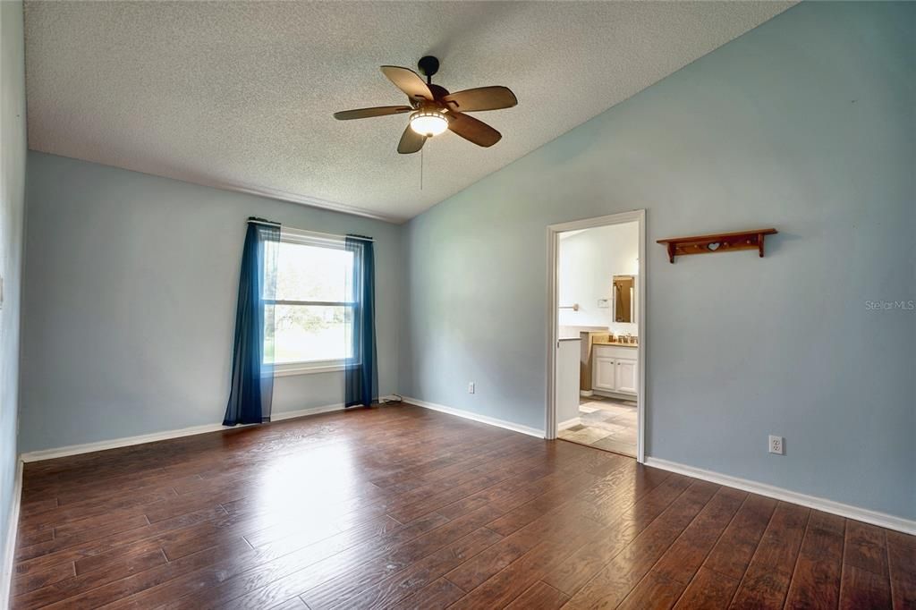 For Sale: $294,900 (3 beds, 2 baths, 1652 Square Feet)
