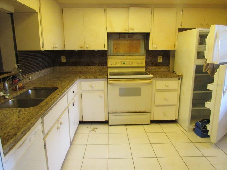 En Venta: $134,900 (2 camas, 2 baños, 898 Pies cuadrados)
