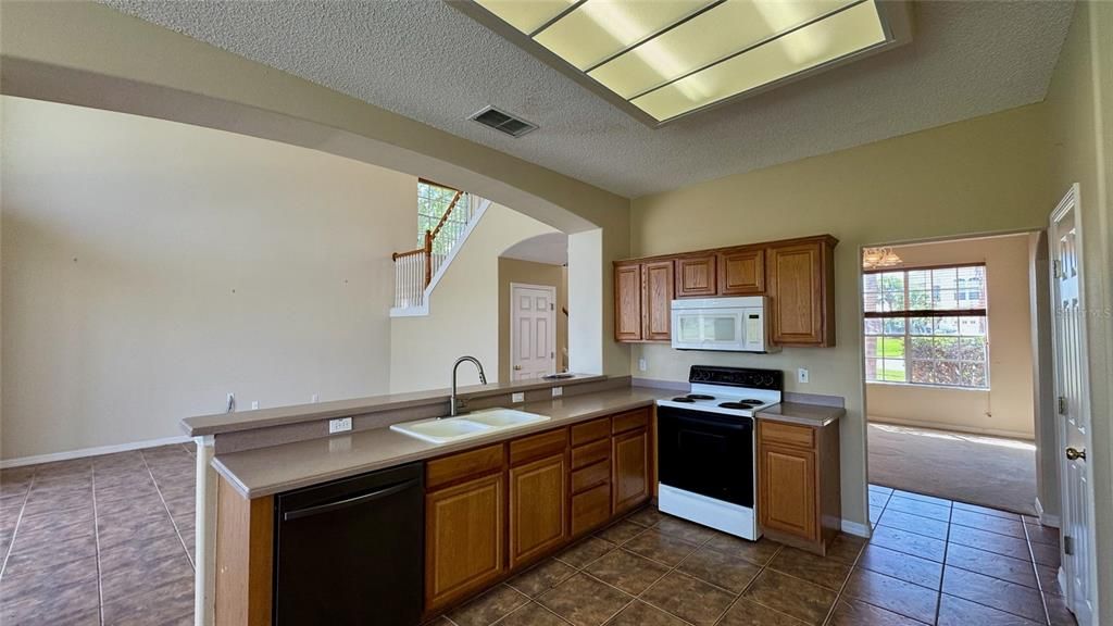 En Venta: $439,000 (4 camas, 2 baños, 3363 Pies cuadrados)