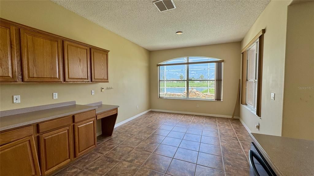 En Venta: $439,000 (4 camas, 2 baños, 3363 Pies cuadrados)