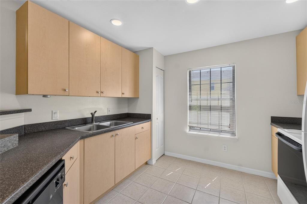 For Sale: $335,000 (2 beds, 2 baths, 1356 Square Feet)