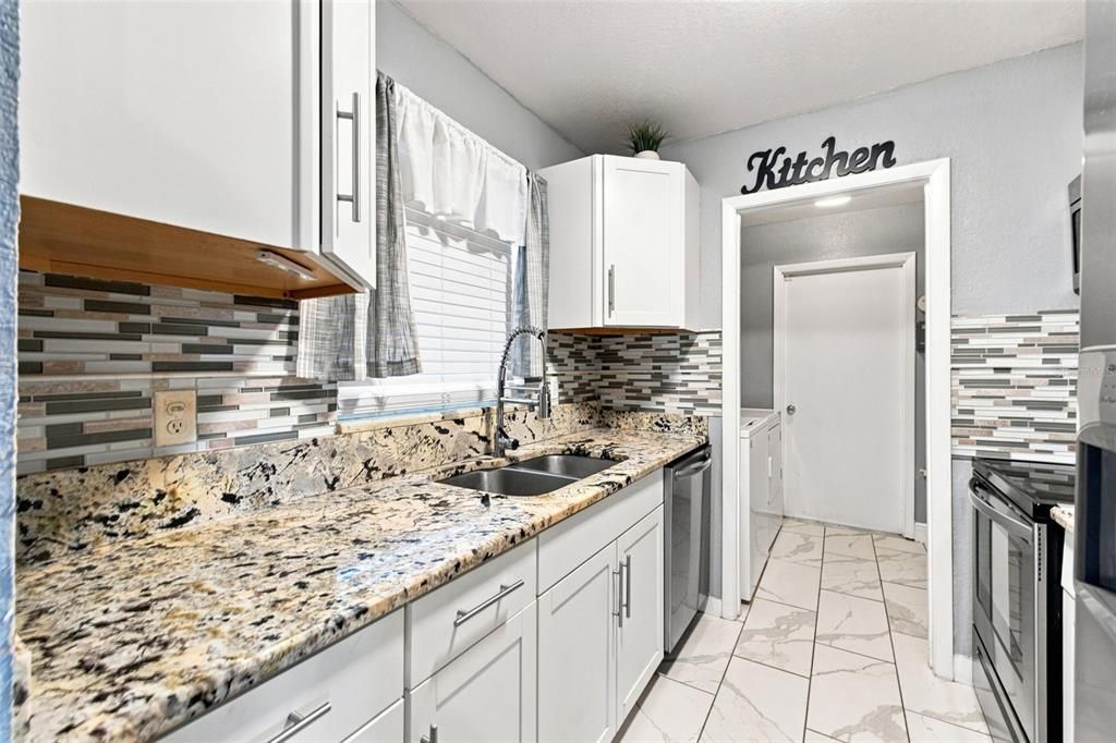For Sale: $285,000 (2 beds, 2 baths, 1036 Square Feet)