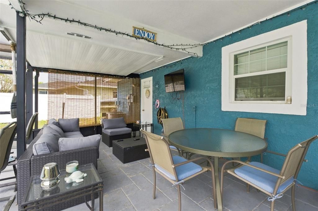 For Sale: $285,000 (2 beds, 2 baths, 1036 Square Feet)