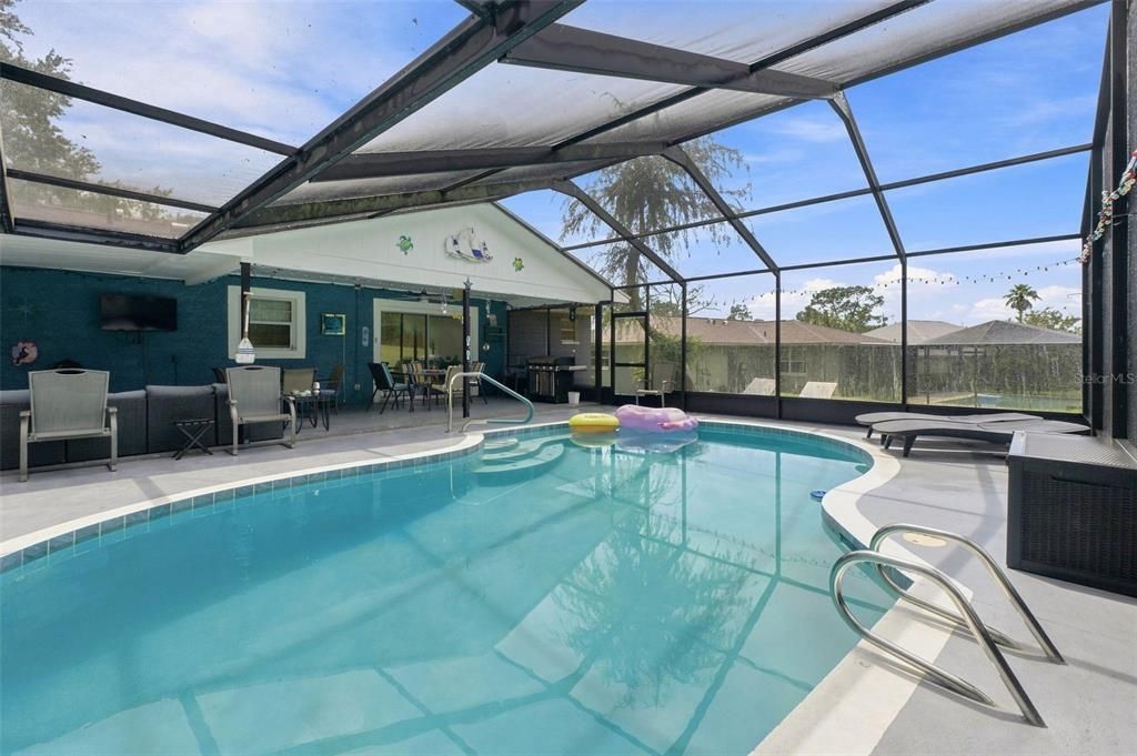 For Sale: $285,000 (2 beds, 2 baths, 1036 Square Feet)