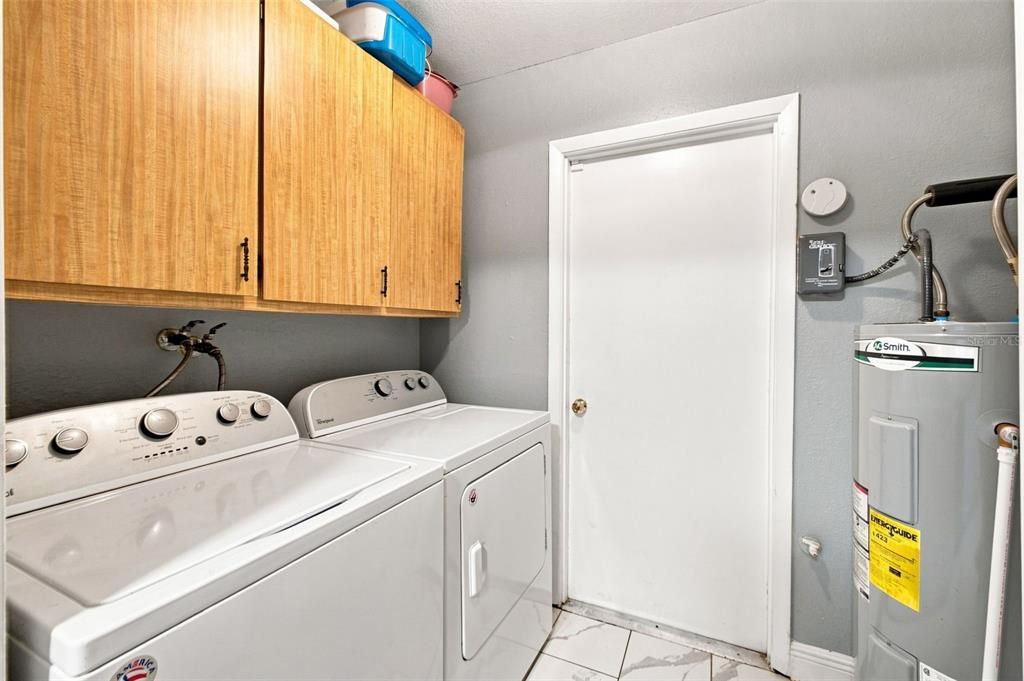 For Sale: $285,000 (2 beds, 2 baths, 1036 Square Feet)