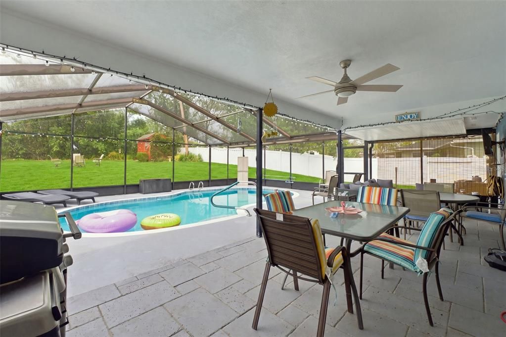 For Sale: $285,000 (2 beds, 2 baths, 1036 Square Feet)