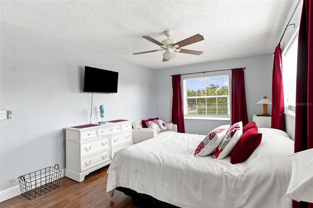 For Sale: $285,000 (2 beds, 2 baths, 1036 Square Feet)