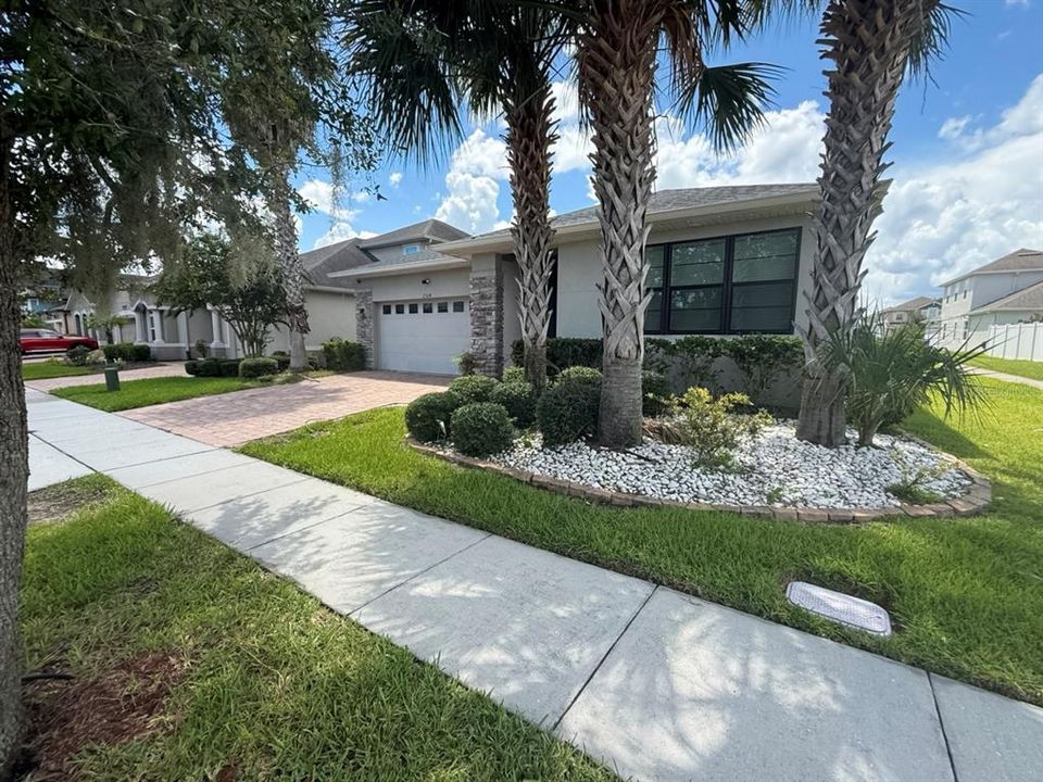 For Rent: $3,150 (4 beds, 2 baths, 2170 Square Feet)