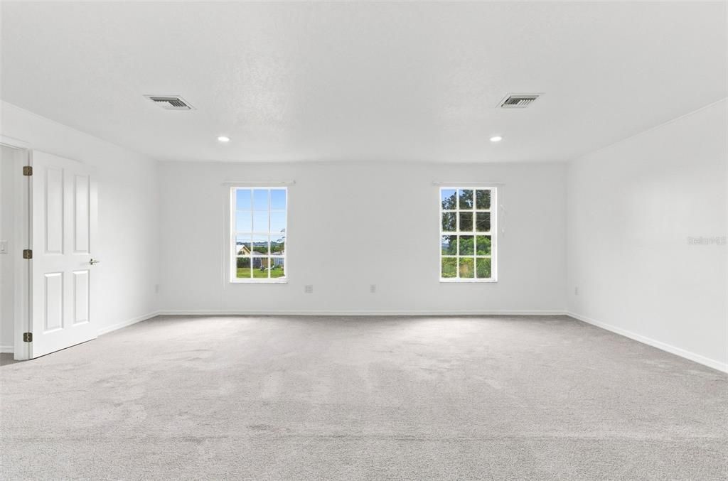 For Sale: $650,000 (5 beds, 3 baths, 3100 Square Feet)