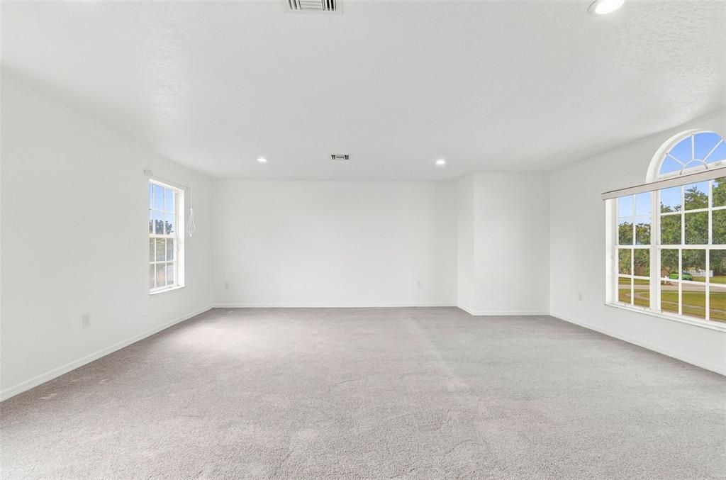 For Sale: $650,000 (5 beds, 3 baths, 3100 Square Feet)