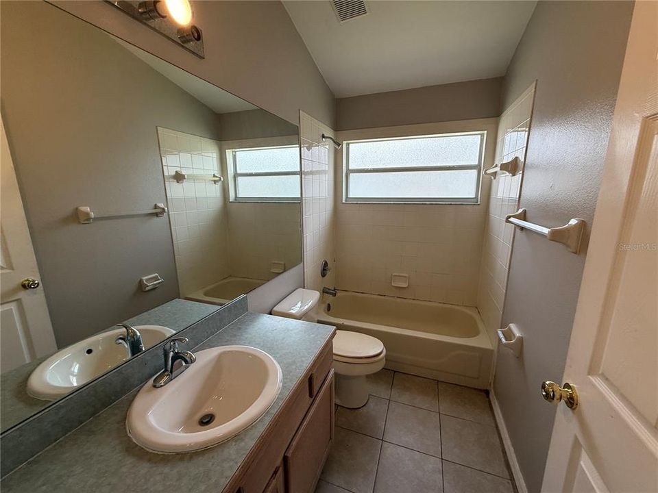 En Venta: $363,000 (4 camas, 3 baños, 1697 Pies cuadrados)
