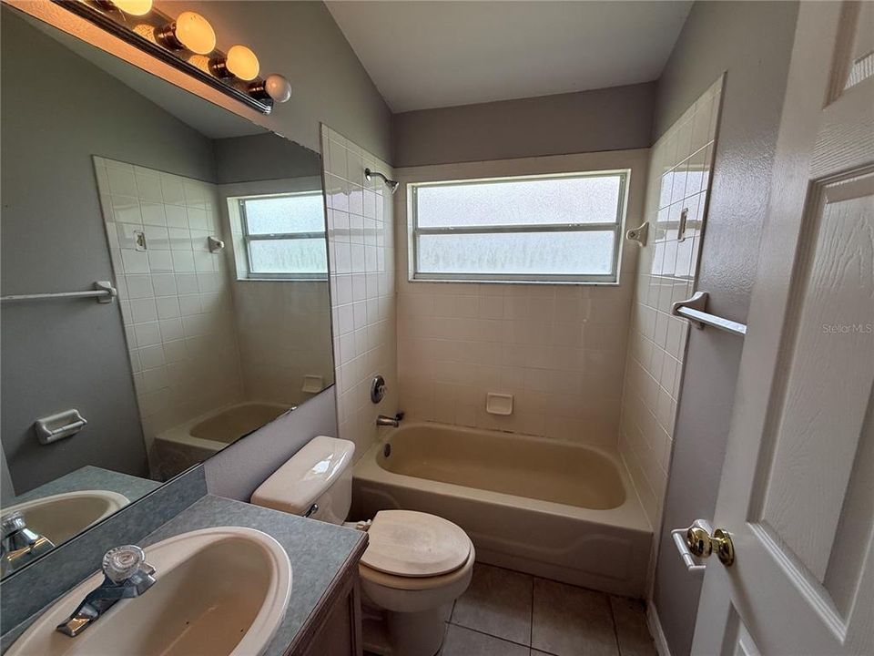 En Venta: $363,000 (4 camas, 3 baños, 1697 Pies cuadrados)