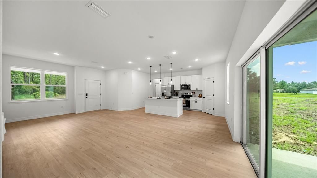 En Venta: $272,000 (4 camas, 2 baños, 1587 Pies cuadrados)