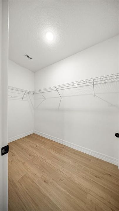 En Venta: $272,000 (4 camas, 2 baños, 1587 Pies cuadrados)