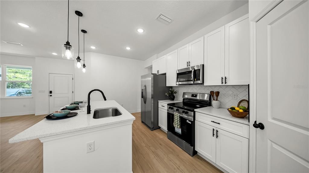 En Venta: $272,000 (4 camas, 2 baños, 1587 Pies cuadrados)