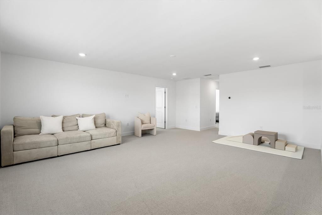 En Venta: $749,900 (4 camas, 3 baños, 2855 Pies cuadrados)