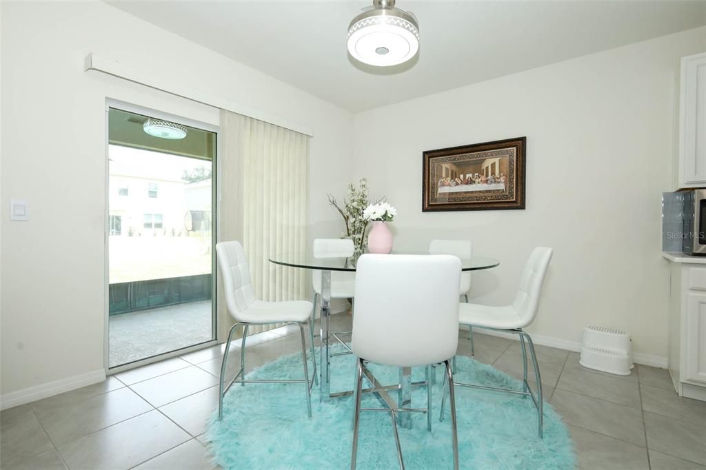 En Venta: $415,000 (4 camas, 2 baños, 1811 Pies cuadrados)