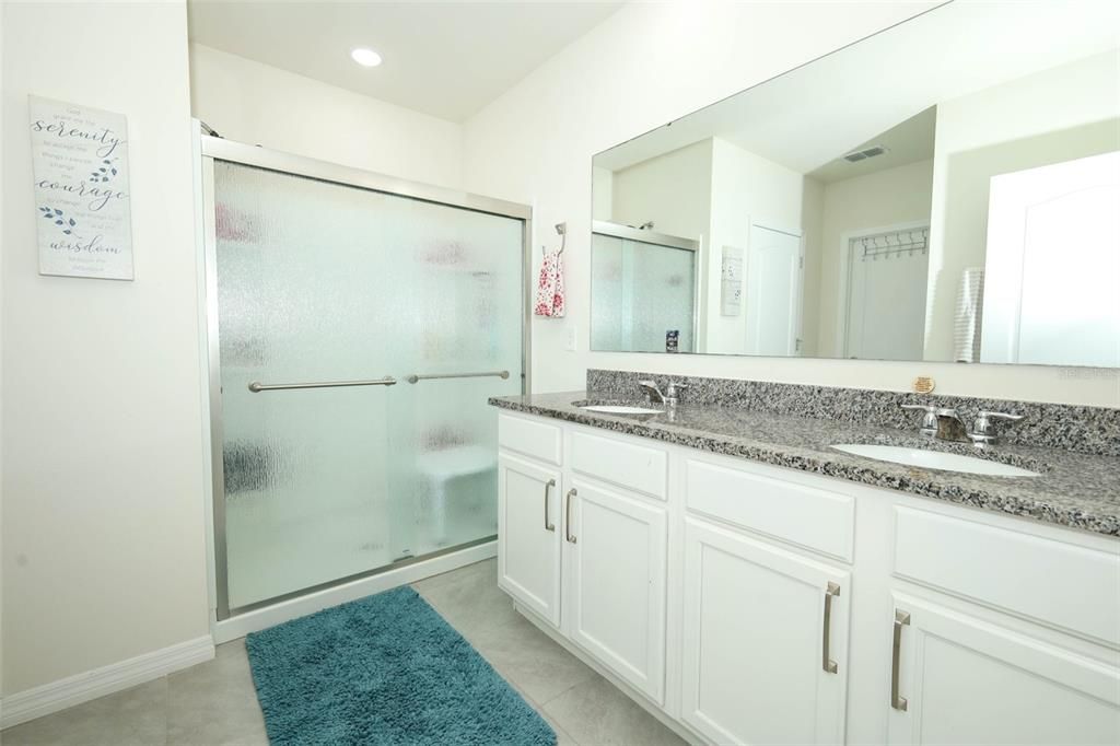 En Venta: $415,000 (4 camas, 2 baños, 1811 Pies cuadrados)