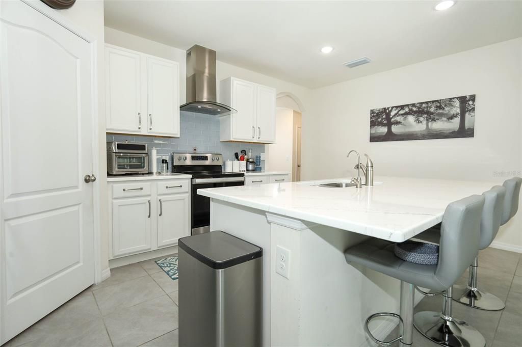 En Venta: $415,000 (4 camas, 2 baños, 1811 Pies cuadrados)