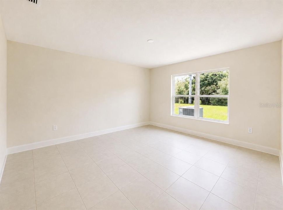 For Rent: $2,295 (4 beds, 2 baths, 1707 Square Feet)